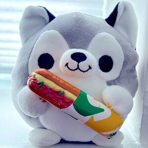 🥪NWT 5.5” Huskie, the Husky, with Subway Sandwich, Series 1 Snackle🥪